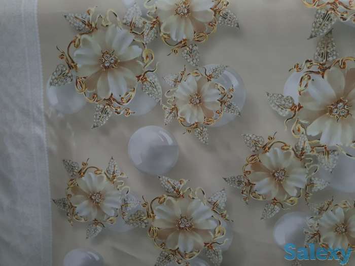 Клеенка праздничная золотая c декоративными цветами и жемчугом, фотография 4