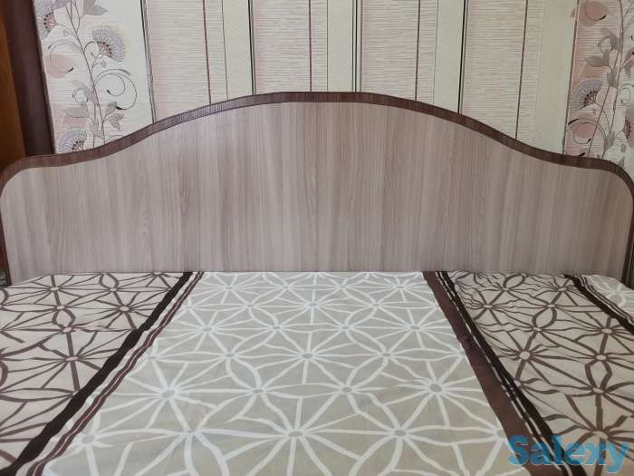 Продам 2-х спальную кровать с матрасом + комод, фотография 3