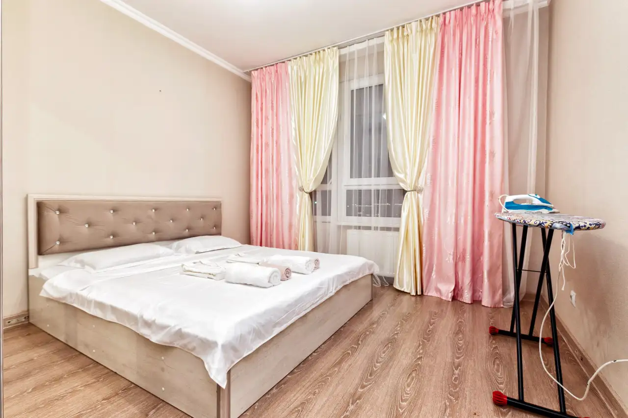 Уютная квартира в центре города посуточно, Бектурова 4/6, фотография 3