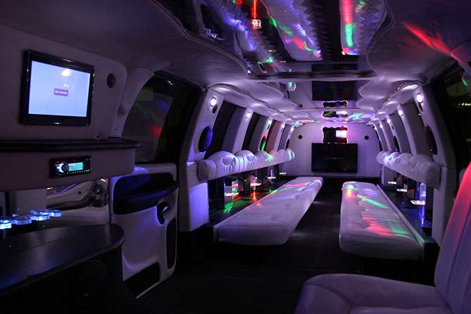 Прокат на свадьбу лимузин CADILLAC ESCALADE, фотография 2