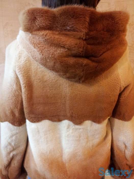 Стильный полушубок меховой, мягкий, теплый, с капюшоном, фотография 3