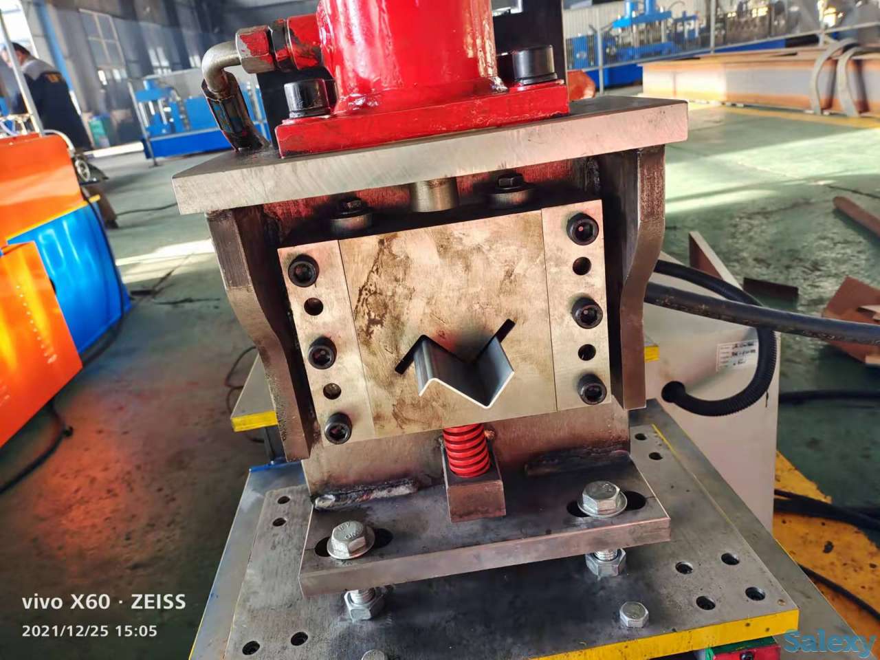 Станок  для изготовления Z-профилей 2040   Ⅰ. Вид     Ⅱ. Основные характиристики линии:  Толщина металла	1.2mm Материал, фотография 1