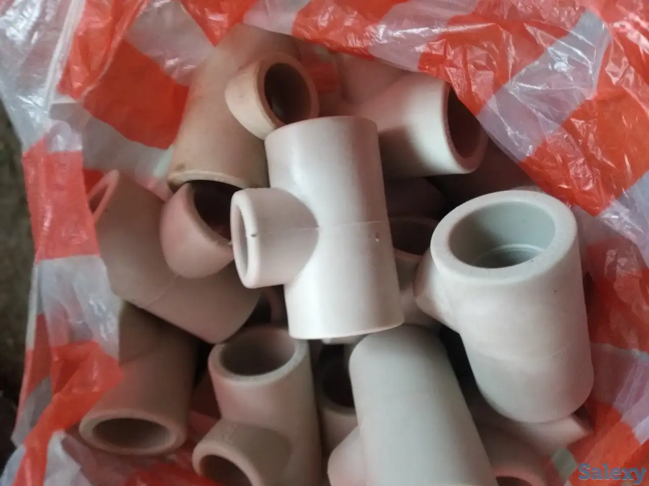 Трубы ПХВ, отводы полуотводы, краны радиатора отопления, фотография 3