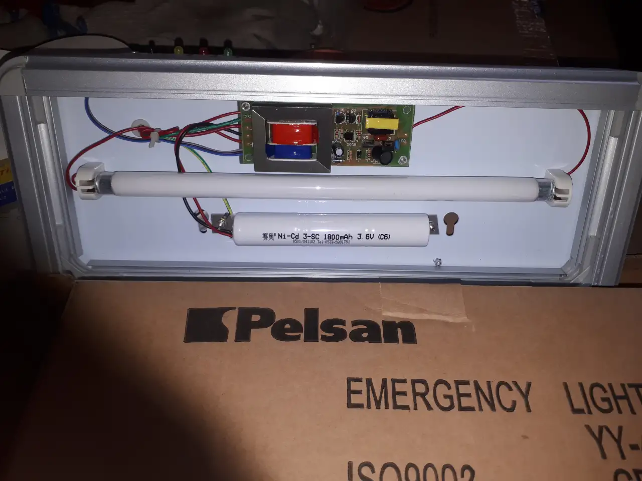 Табло без стекла U  220  В лампа ЛЛ. мощность Р  8 Ватт  заказчик сам выберает  цвет надпись стекло оргстекло и, фотография 1