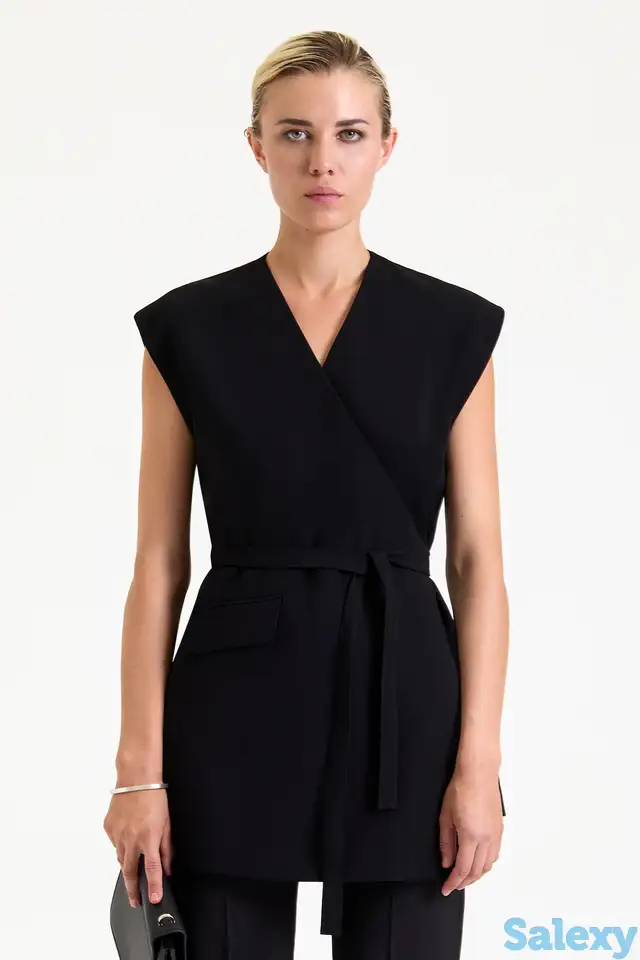 Жилет в черном цвете vassa&co, фотография 1