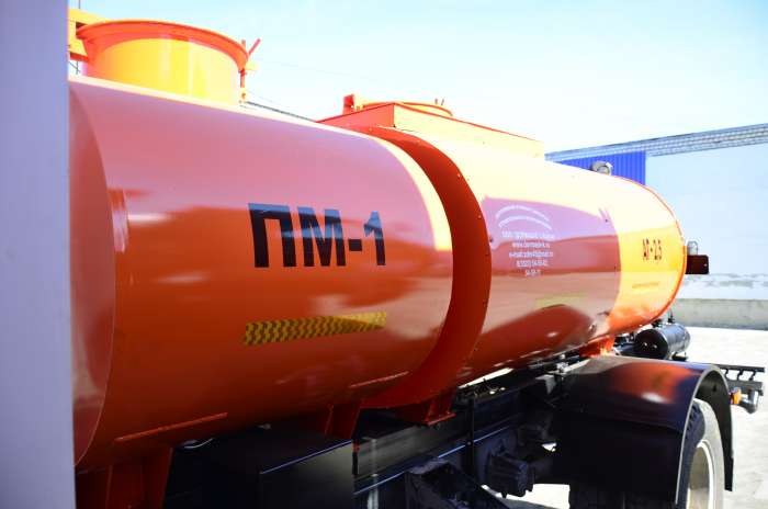 Автогудронатор АГ-2,5 с цистерной для дозаправки катков, фотография 1