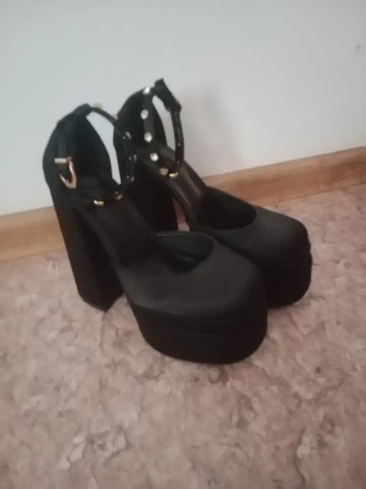 Шикарные Каблуки Версачи с высоким каблуком со стразами, фотография 2