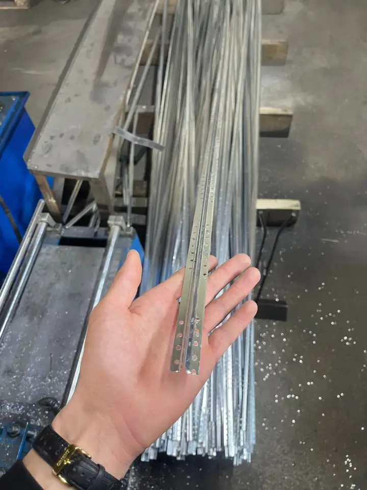 Профиль потолочный, фотография 8