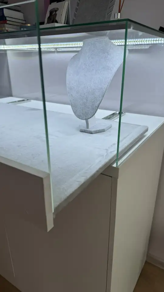 Витрина с подсветкой, фотография 2