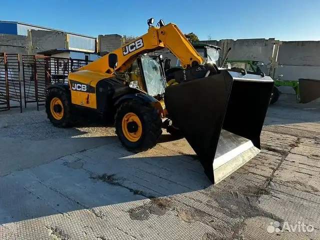 Телескопический погрузчик, фотография 1