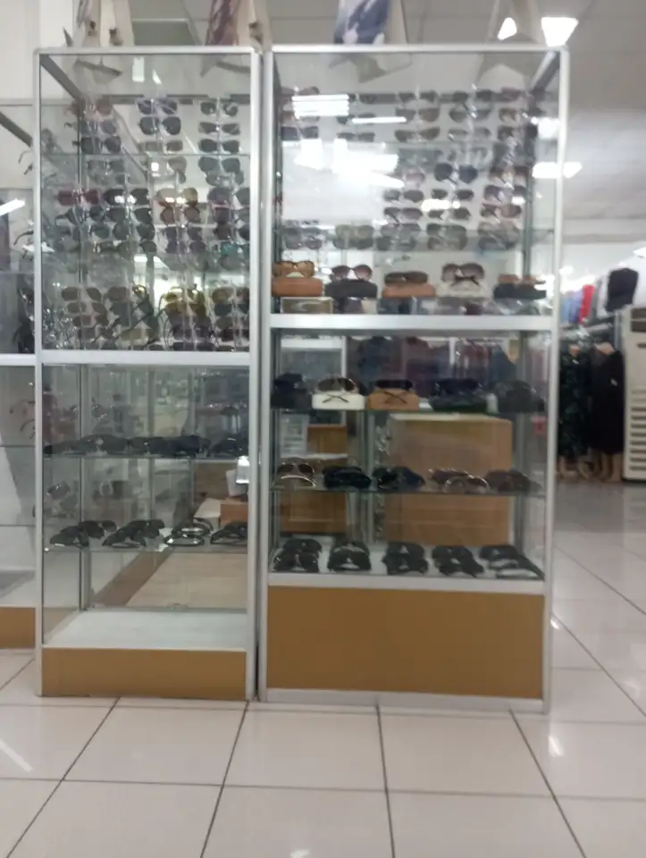 Продам 7 витрин с товаром ОПТИКА, фотография 2