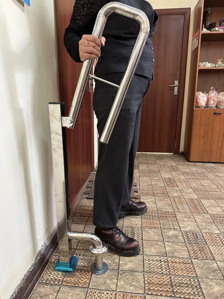 Поручень для инвалидов откиднойподъемный Хром с ножкой, фотография 3