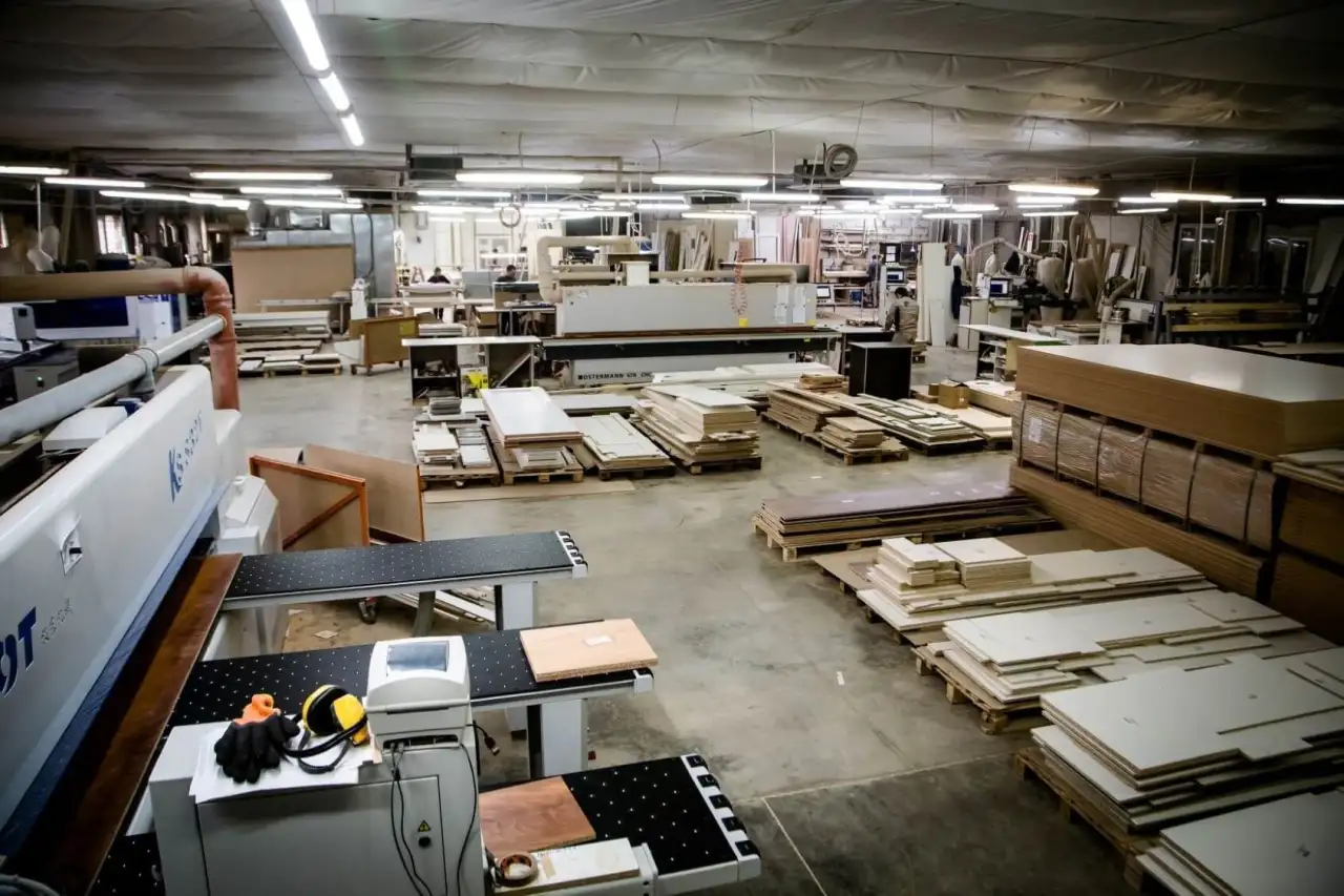 Распил ЛДСП, закатка, сборка и другие услуги для мебельщиков в Алматы, фотография 1