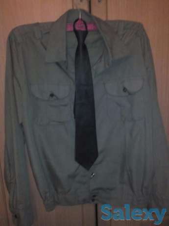 Продам зеленую рубашку с галстуком., фотография 1