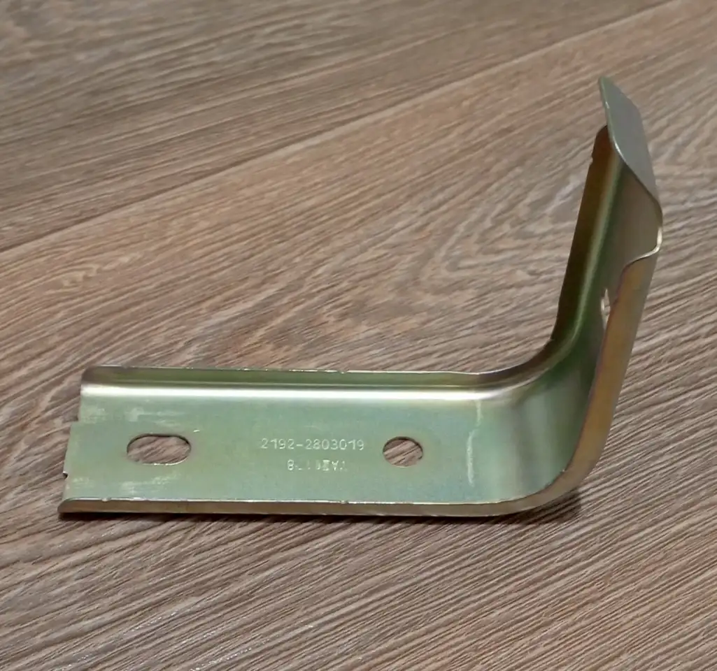 Кронштейн переднего бампера LADA, фотография 1