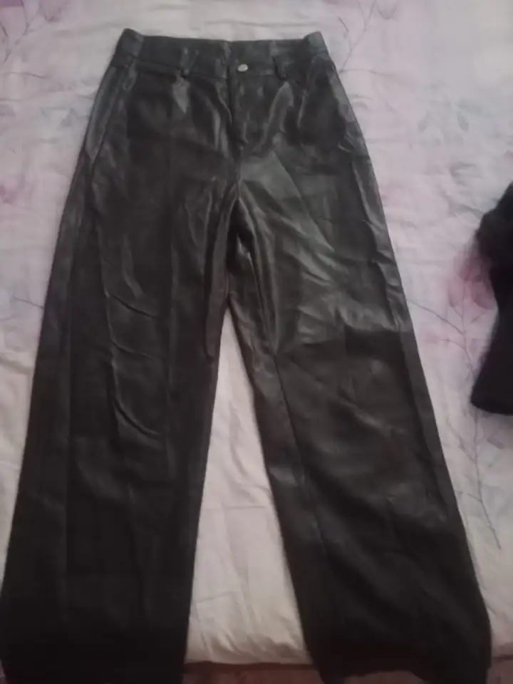 Кожанные штаны стандартного размера,и кофта черного цвета с пуговками с длинными руковами ДВОЙКА отдам за 5500, фотография 2