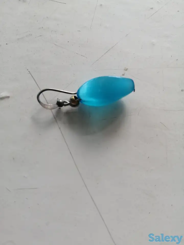 Продам красивые серёжки с камнем 