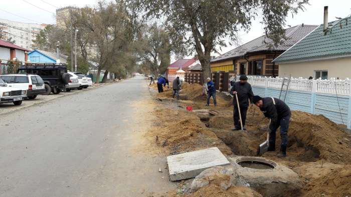 В ручную копаем  ямы , фотография 1