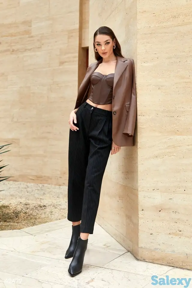 Брюки зауженные в полоску, фотография 1