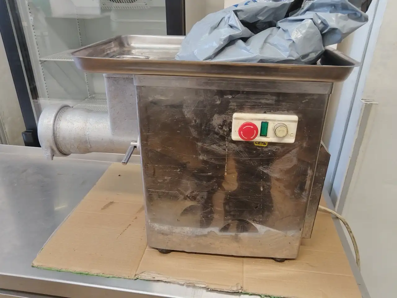 Холодильный стол.овощерезка.мясорубка, фотография 3