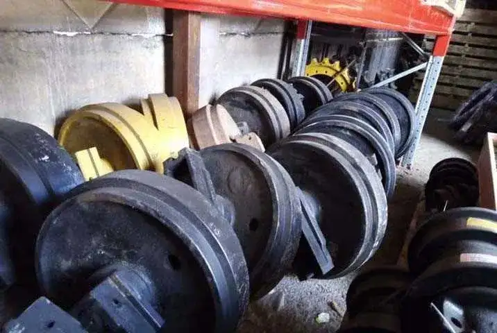 Каток опорный поддерживающий натяжитель направляющее колесо ленивец, фотография 1