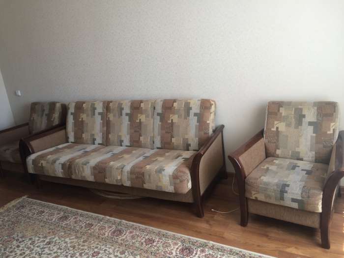Срочно продам мягкий уголок( диван +2 кресла), фотография 3