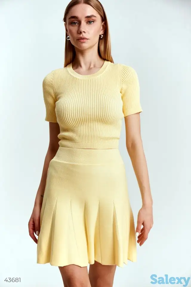 Желтая футболка кроп, фотография 1