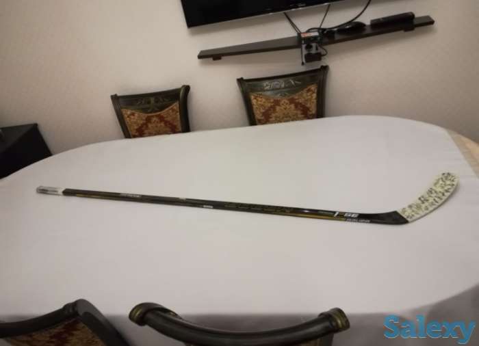 Продам сувенирную клюшку с автографами, фотография 2