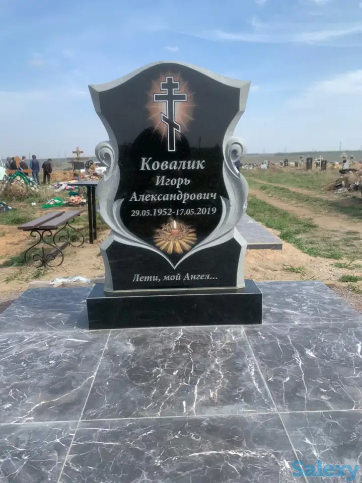 Памятники и надгробия, фотография 8