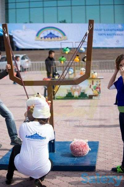 Аттракцион Angry Birds Live б/у цена со скидкой 42600 тенге /рогатка без тумбы, без игрушек, фотография 1