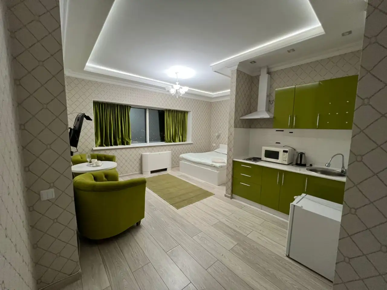 Номера на 41 -ом этаже с прекрасным видом, Достык 5/1, фотография 1