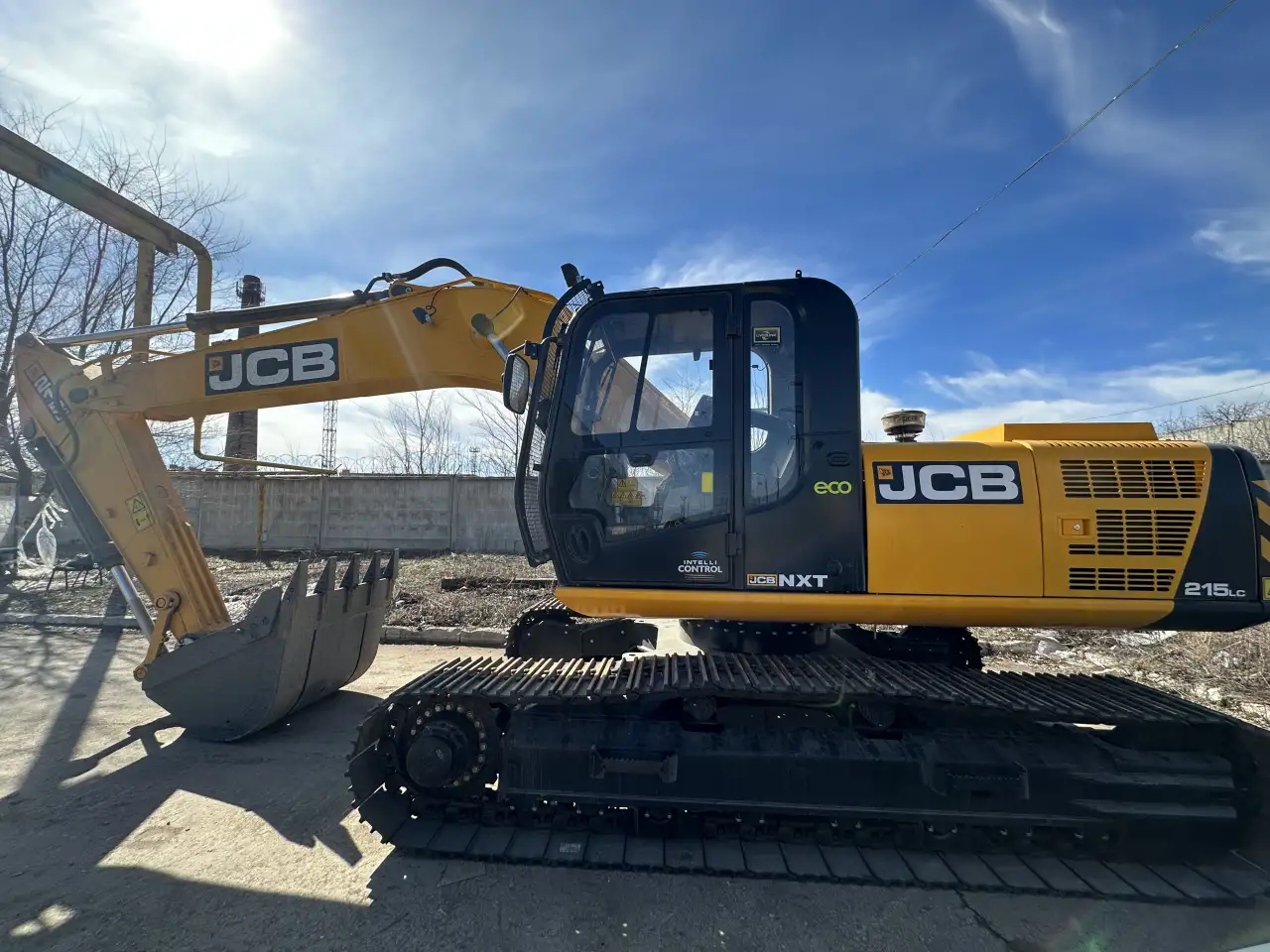 Гусеничный экскаватор JCB NXT215LC, фотография 1