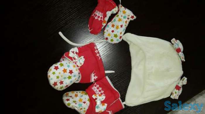 Наборчик шапка, варежки, пинетки, фотография 1