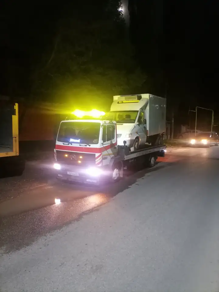 Эвакуатор Грузовой легковой портал, манипулятор, кран, разгрузка с фуркруглосуточно ОУР, фотография 2