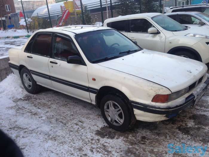 Машина на ходу Mitsubishi Galant, фотография 4
