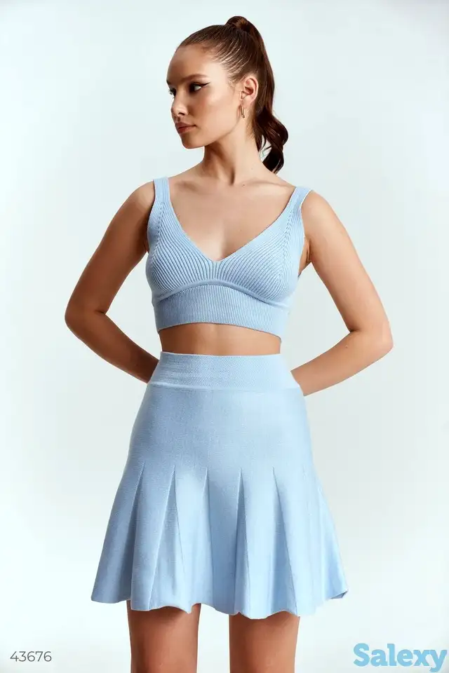 Голубой трикотажный кроп-топ, фотография 1