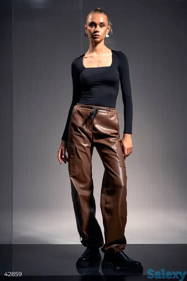 Штаны карго из экокожи, фотография 1