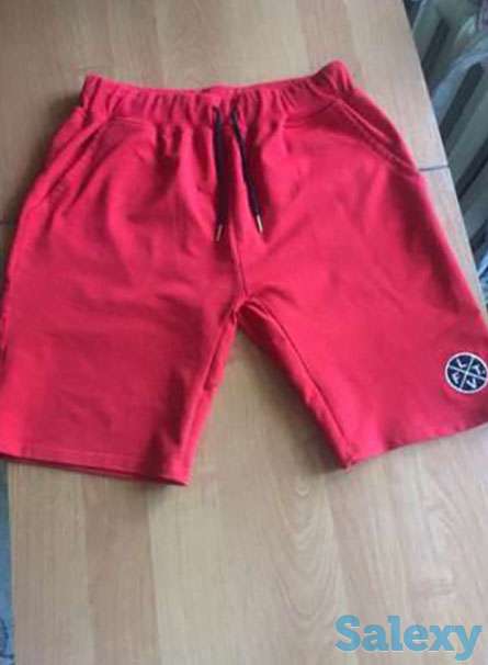 Спортивные мужские красные шорты, фотография 1