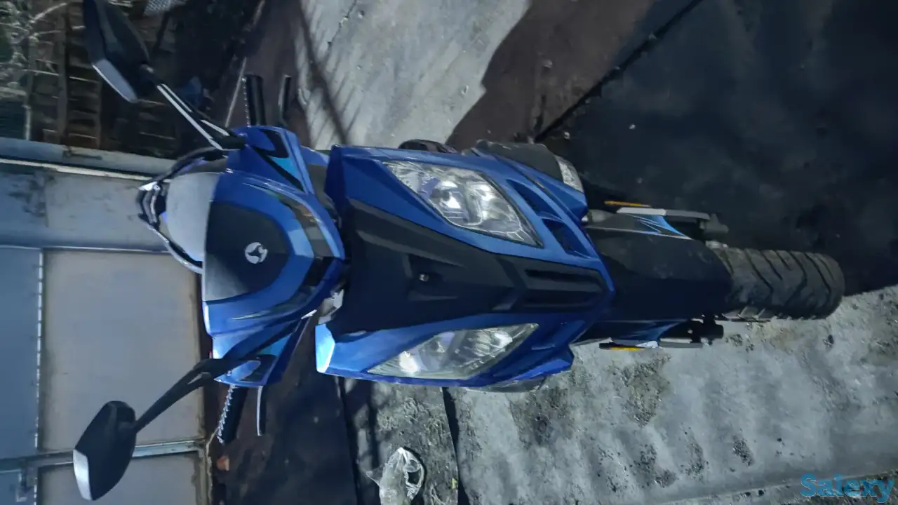 Срочно продаётся скутер 150 кубов. Скутер в хорошем состоянии. Работают фары, Аварийка и тд. В комплекте имеется багажни, фотография 1