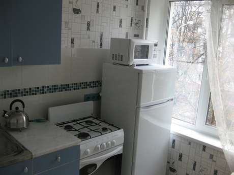 Сдаю 2-х ком.кв. Не курящим, без запаха, чистая, евро-ремонт, возле моря, фотография 1