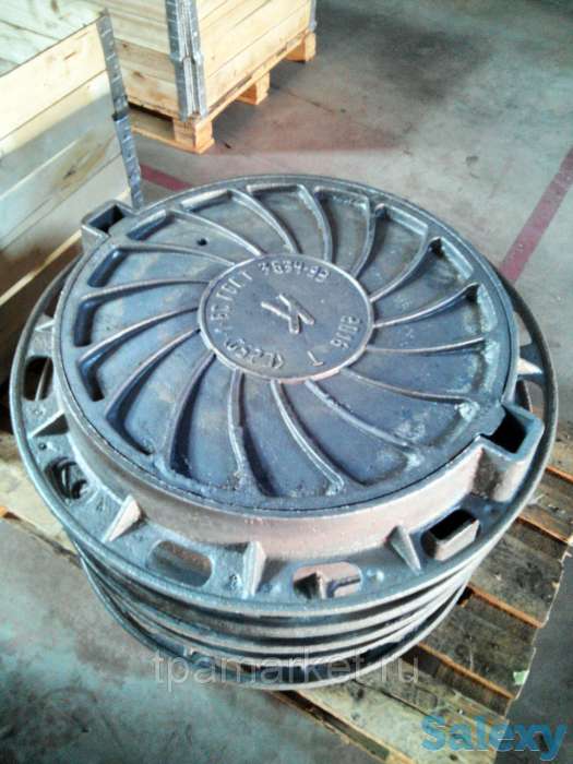 Тяжелые люки канализационные, фотография 1