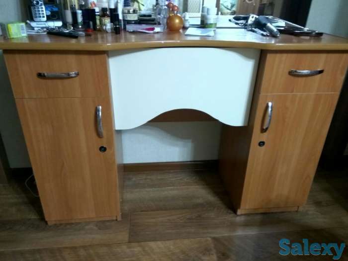 Продам туалетный столик/трельяж недорого!, фотография 1