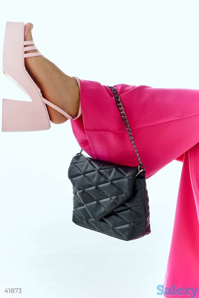 Черная сумка с цепочкой, фотография 2