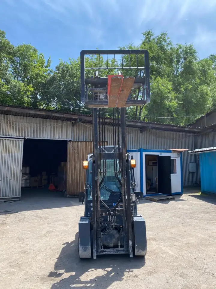 Вилочный погрузчик Toyota 8FD35 с кабиной из Японии, фотография 3
