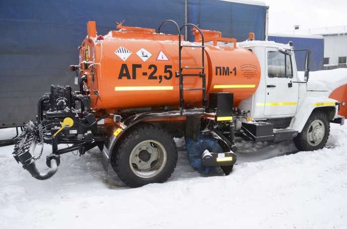Автогудронатор АГ-2,5 с цистерной для дозаправки катков, фотография 8