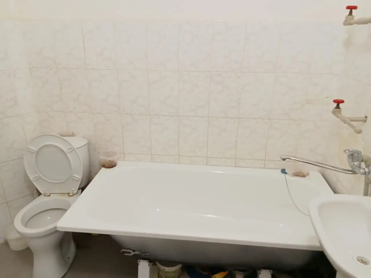 Продам 1 ком.кв от Хозяйки перегорождена пластиком как 2-хкомнатная заот Хозяйки квартиры. Торг уместен., фотография 5