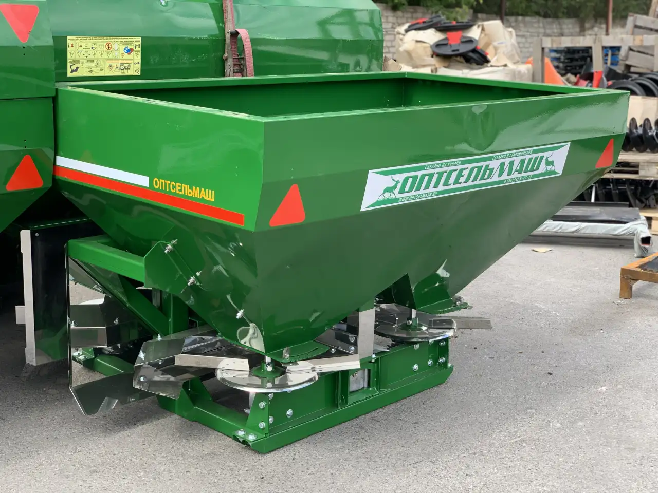 Разбрасыватель минеральных удобрений РУМ 1050л Стандарт Оптсельмаш, фотография 2