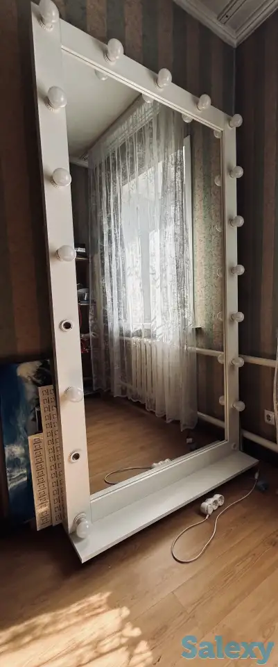 Зеркало с софитами, фотография 2