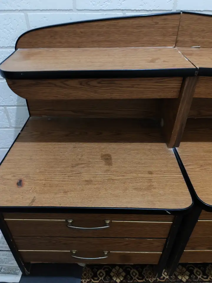 Отдам БЕСПЛАТНО ШИФОНЬЕР и 2 тумбы. СРОЧНО!!, фотография 2