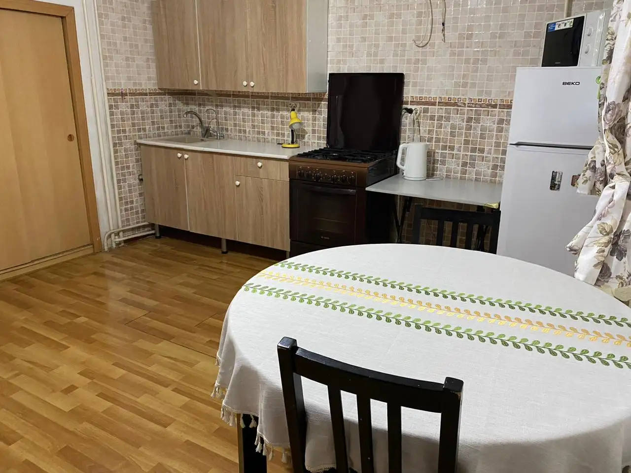 Двушка в самом центре Алматы недорого срочно, 68 кв.м., фотография 2